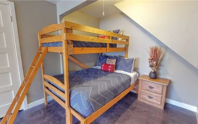 Purple Sage Flats #5 1 Bedroom Apts