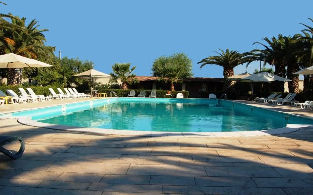 Fabulous Holiday Home in Trinitapoli with Swimming Pool