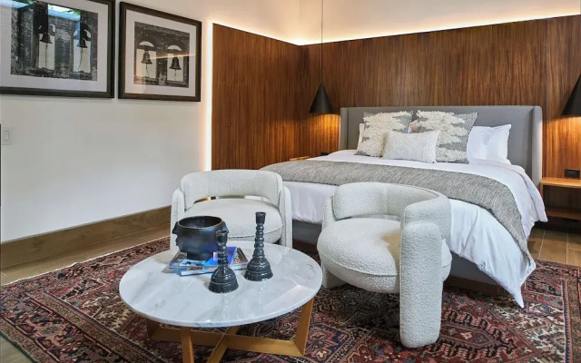 Singular Signature Residences