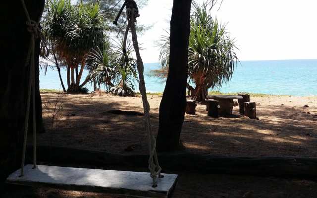 Maikhao Beach Bungalows(ไม้ขาว บีช บังกะโล)