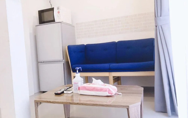 BOND - Hostel