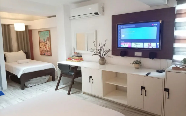 L1 Twin Bed Staycation in Bonifacio Global City