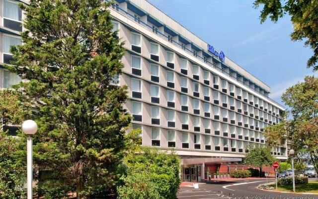 Paris Orly Airport Hotel вид на фасад