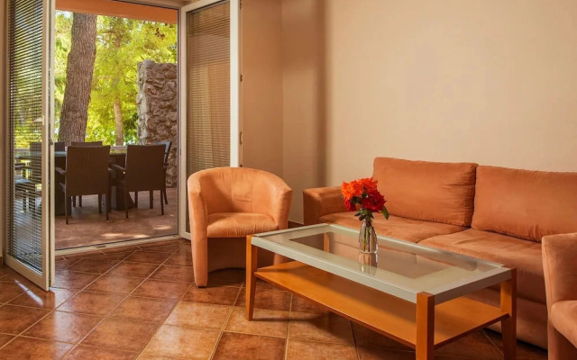 Well-Kept Apartment with AC Just 12km From Sibenik