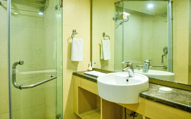 Townhouse OAK Hotel Quality Inn