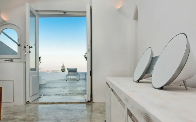 White Sky Caldera Villa by Blue Escape