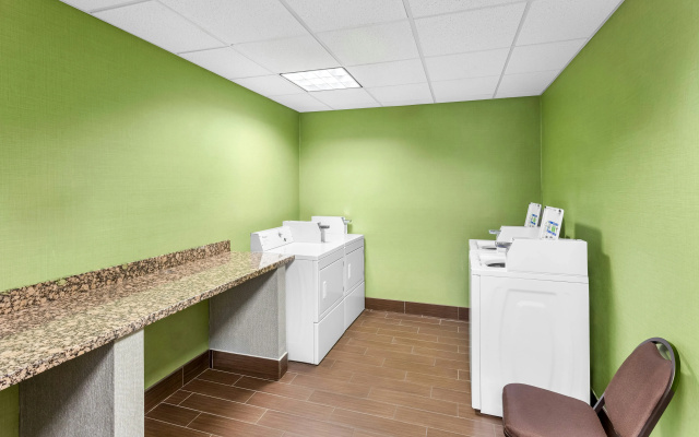 Hampton Inn Huntington University Area