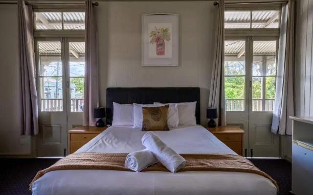 Yandina Hotel