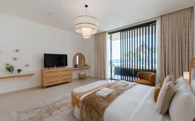 Luxe 4BR Villa Private Pool Beach Al Zorah