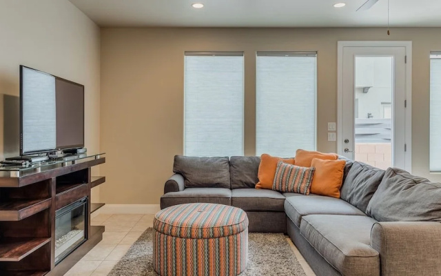 Razorback Ridge 4 Bedroom Apts by Redawning