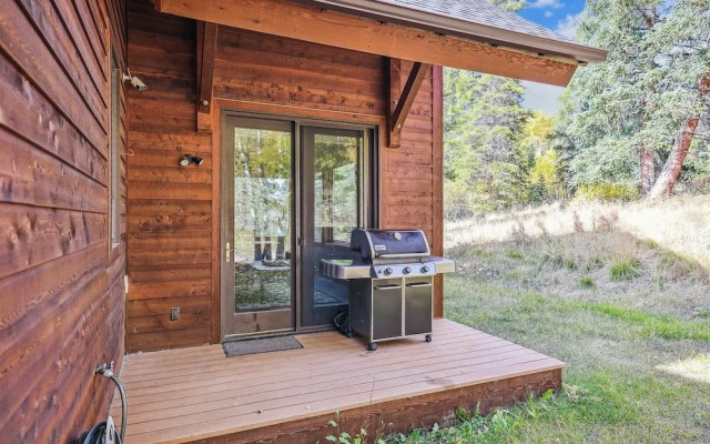 Rounds Retreat 4 Bedroom Home by Redawning
