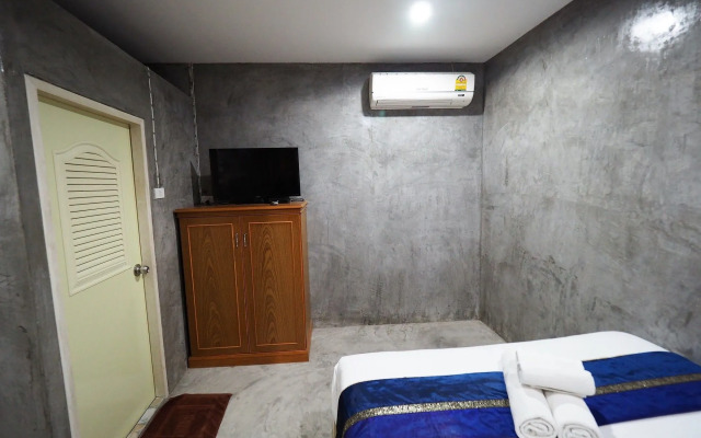 Phoom House