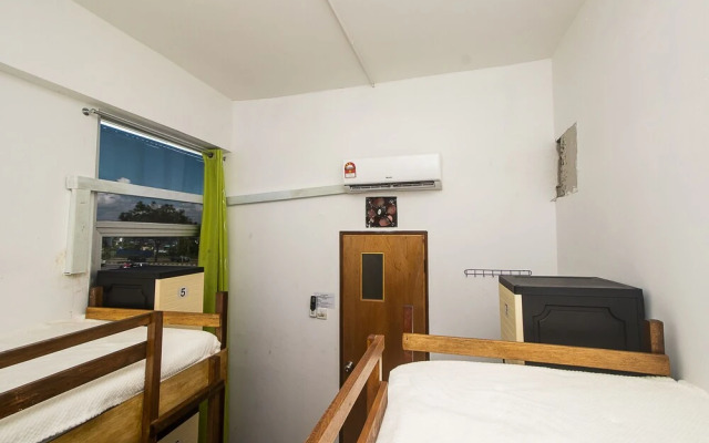The Traveler Home by OYO Rooms