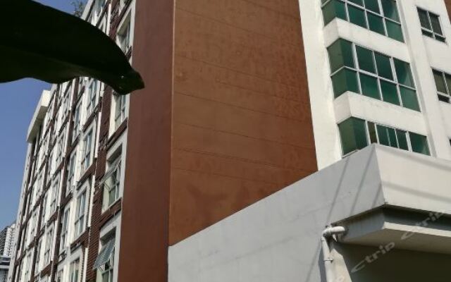 Sathorn Grace Hotel And Serviced Residence Бангкок вид на фасад