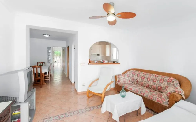 Llam Ntol in Oliva With 3 Bedrooms and 1 Bathrooms