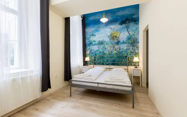 Blue Bird Apartment