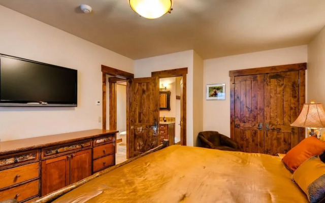 Bear Tracks Lodge