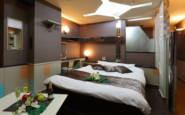 GALLE - Adult Only