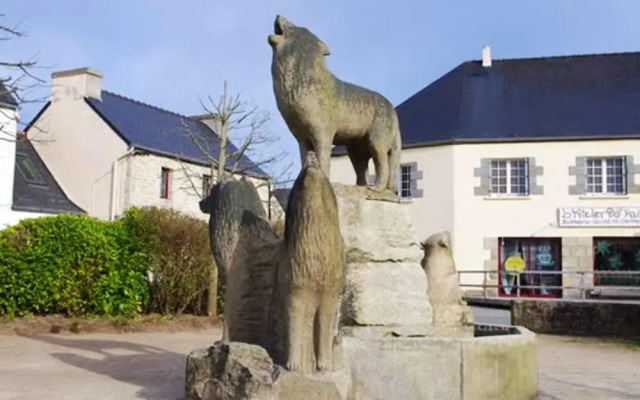House With 2 Bedrooms in Le Cloître-saint-thégonnec, With Wonderful Ci