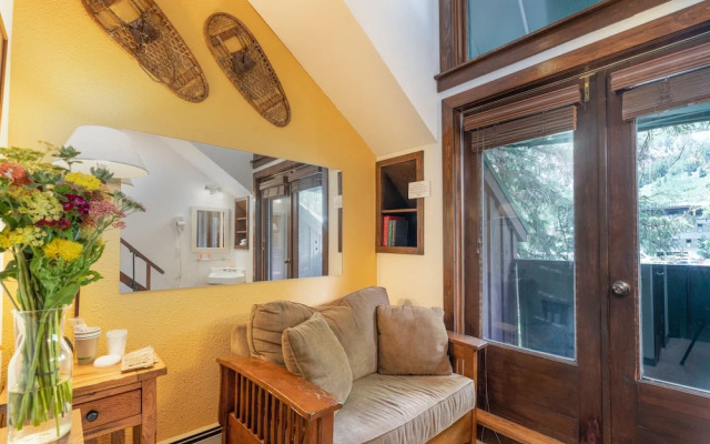 Manitou Lodge 10 Hotel Room by Alpine Lodging Telluride