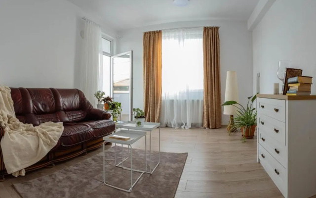 Solomon Apartments Ap 4