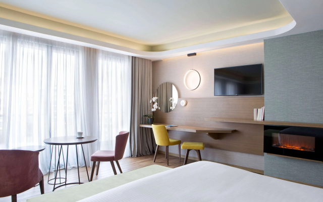 Zeus Essence Wyndham Athens Residence