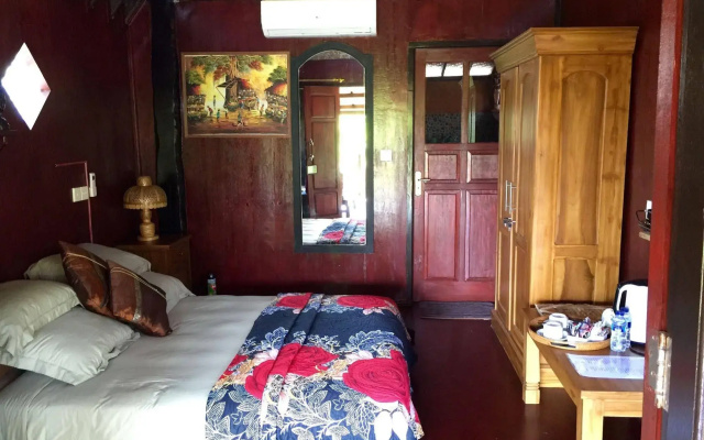 Mahogany Cottage