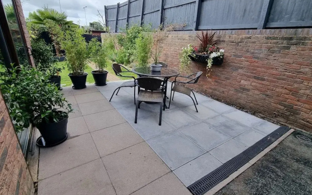 1-bed Apartment - Sleeps 2 & Private Parking