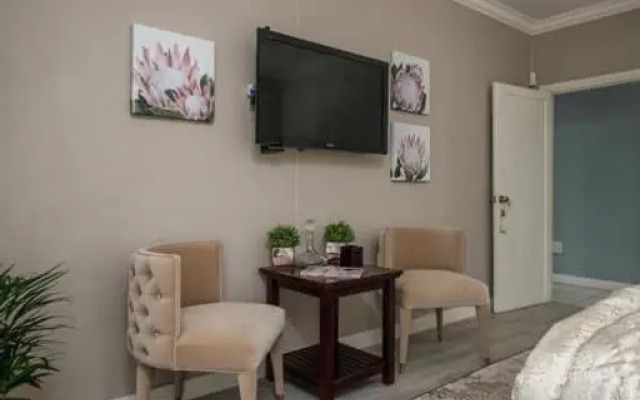 37A at Alexandra Avenue, Self Catering Executive Apartment