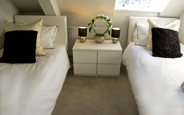 Icon Brentwood City Apartment