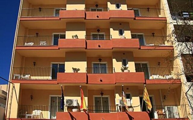 Отель Hostal Residencia Europa Punico вид на фасад