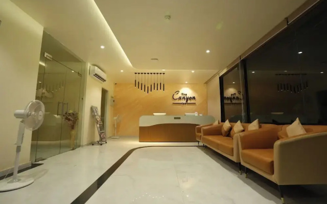 StayGuru The Canyon Inn