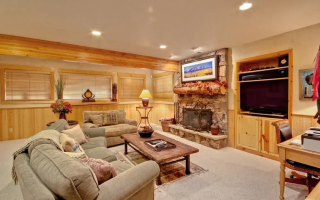 The Fleeter Home by Alpine Ski Properties