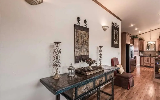 Mountain Views - Three Bedroom Cabin with Hot Tub