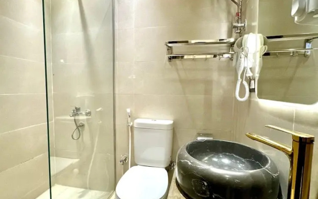Shiny Pyramids Boutique Hotel