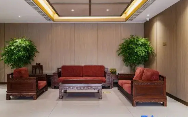 Qianmen Guanqi Hotel (Beijing Qianmen Subway Station)
