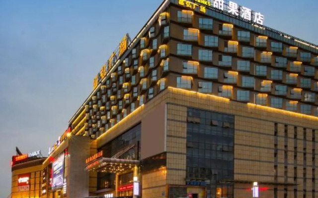 Sweet Fruit Charm International Hotel (Foshan West Station Shati Airport Store)