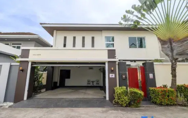 Pattaya Private 4-Bedrooms, 5-Bathrooms Pool Villa