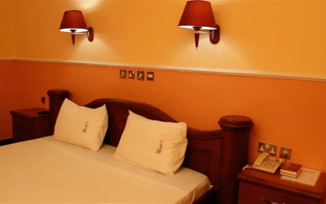 Hi Point Hotel And Suites