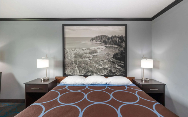 Super 8 by Wyndham Duluth