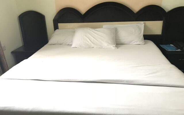 Отель PennyHill Suites and Resorts Нигерия, Энугу - отзывы, цены и фото номеров - забронировать отель PennyHill Suites and Resorts онлайн комната для гостей