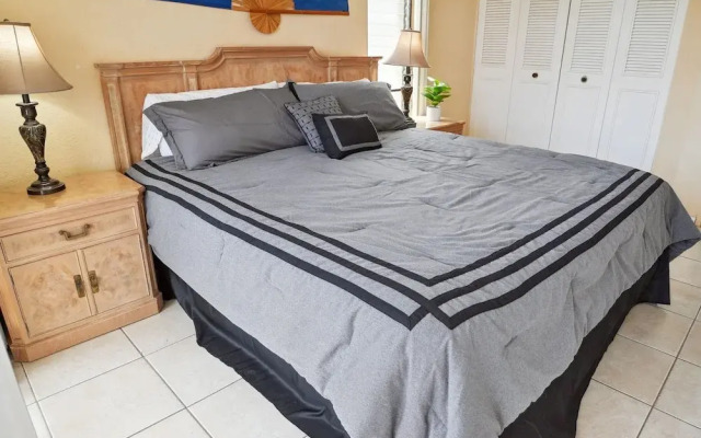 Island Breeze 2 Bedroom Condo by RedAwning