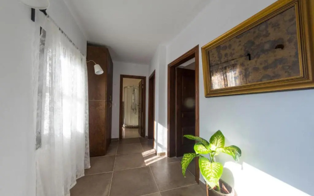 Villa Leon - Private courtyard serenity