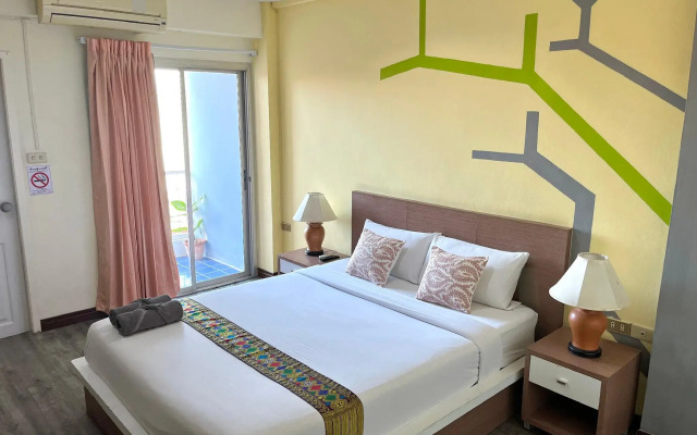Charoenchit House