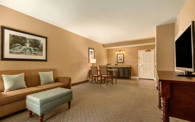 Embassy Suites by Hilton Savannah