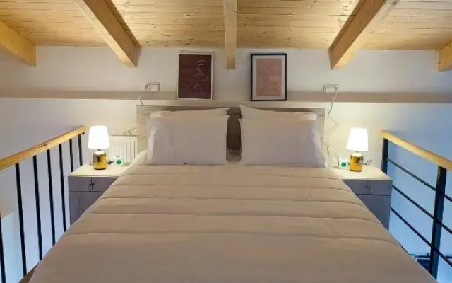 Freesia Loft Apartment