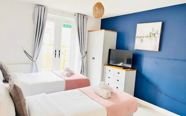 Tanzanite Apartment in Cambridge