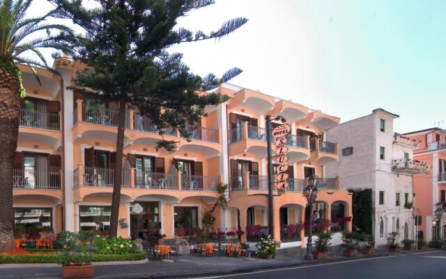 Hotel Santa Lucia Минори вид на фасад