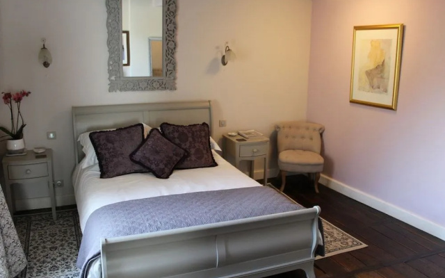 Le Patio Chambres et Table dHotes
