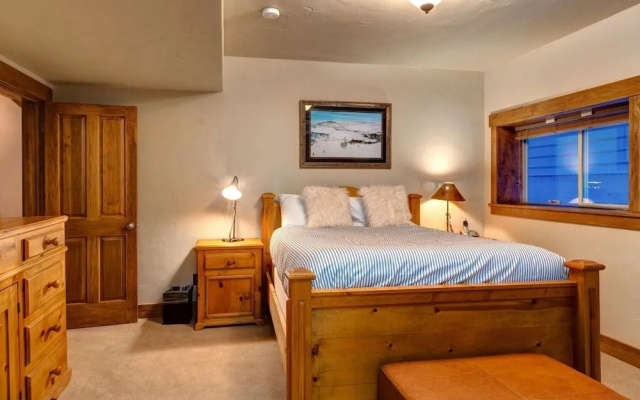 Upper Woodside Luxury 3 Bedroom Home
